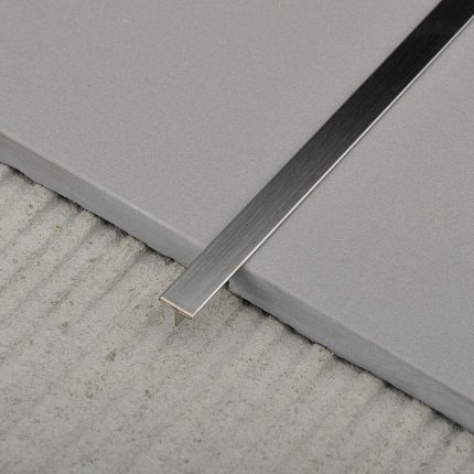 فاصل ديكور بلاط حرف (T) - فضي مطفي