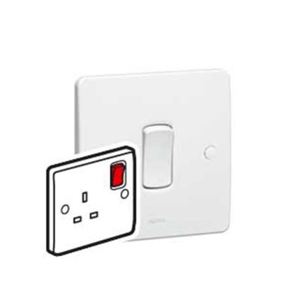 ليجراند - فيش مفرد سينرجي مع مفتاح - 13 أمبير - 250 فولت - أبيض