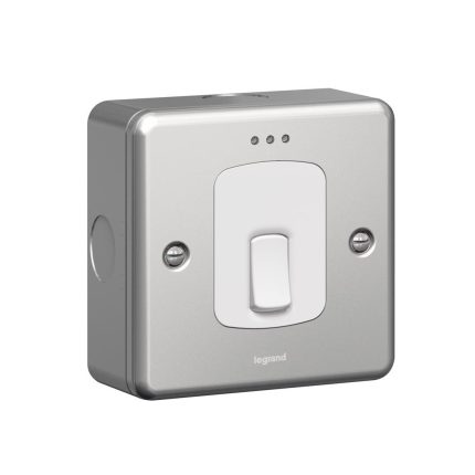 ليجراند - مفتاح سينرجي - 20 أمبير - مع لمبة بيان - Metalclad