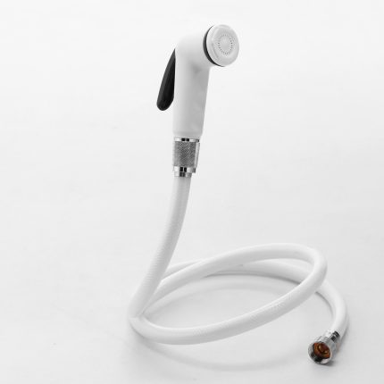 شطاف حمام مع خرطوم ( شكا كروم ) أبيض