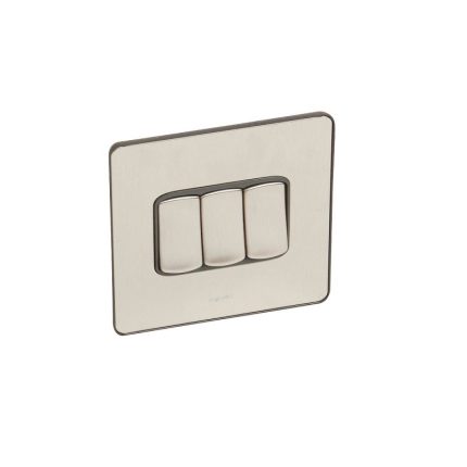 ليجراند - مفتاح ثلاثي سينرجي - 20 أمبير - 250 فولت - خطين - Sleek - ستانليس ستيل