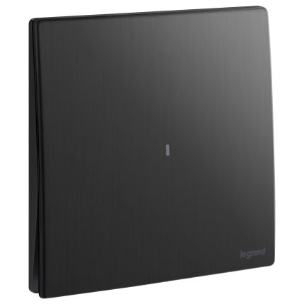 ليجراند - مفتاح مفرد - 3 خط- وسط - 16 أمبير - 250 فولت - مع لمبة بيان - لون أسود