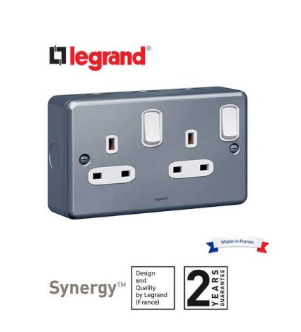 ليجراند - فيش مجوز سينرجي مع مفتاح - 13 أمبير - 250 فولت - Metalclad