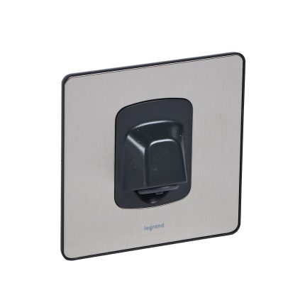 ليجراند - مخرج كيبل سينرجي - 20 أمبير - 250 فولت - Sleek - ستانليس ستيل