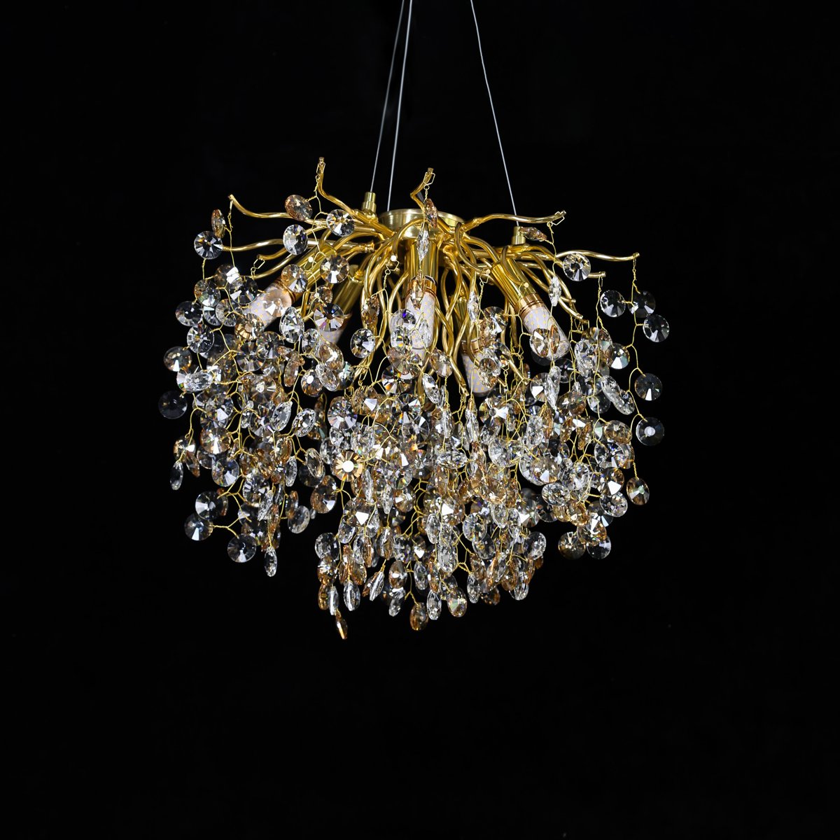 ثريا مودرن تصميم بلمسه ذهبي ه شفاف عسلي إضاءة راقيه E14*6L قطر 45 سم .