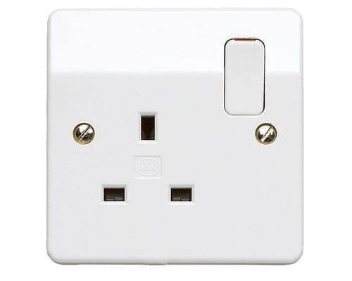 13 amp socket with Dual Earth switch from MK