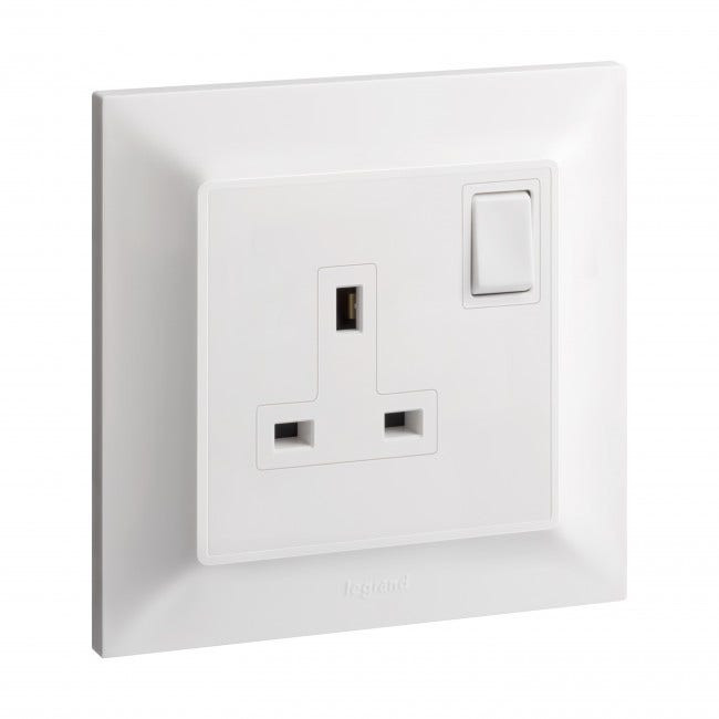 LEGRAND - British standard socket outlet Belanko S - 13A x 250V~ 1 gang double pole switched - White