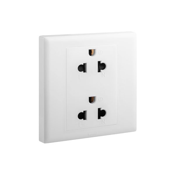 LEGRAND - Socket Eloe, EU/US, 1 Gang, 2x2P+E, 16A, 250V, White