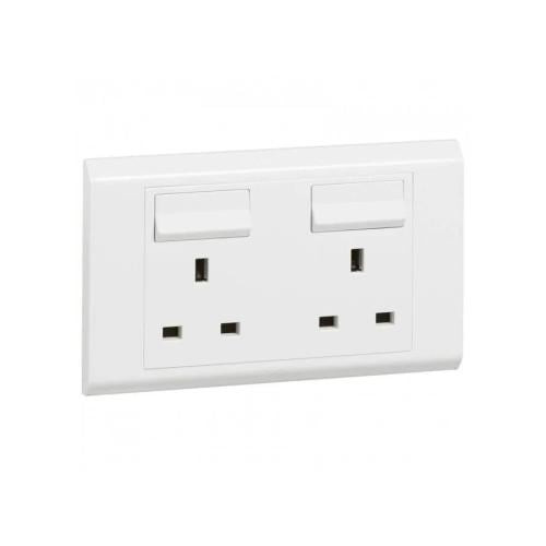 Licensed socket with two switches 13 amp from Legrand (Blanco)