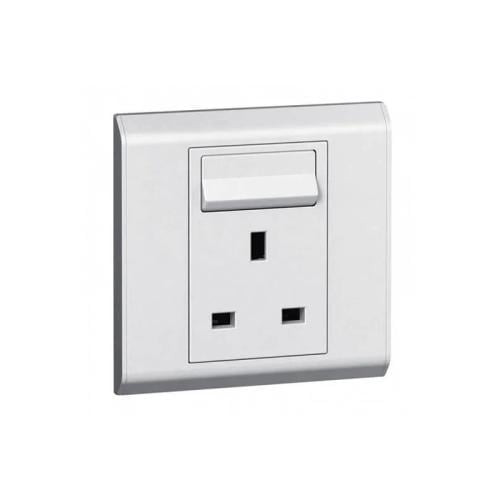 Single socket 13 amp with switch from Legrand (Blanco)